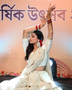 Lekha Chatterjee Instagram - 🤍🤍🤍🤍🤍❤️❤️❤️❤️❤️
.
👗@nischitasengupta