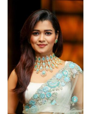 Lekha Chatterjee Instagram - Grand premiere night of Jongole Mitin Mashi ❤️❤️ 
And wishing you all "শুভ ষষ্ঠী"
.
📸 @rupsu_debnath_photography
Saree : @saarangsareeskolkata 
Styled by : @style_by_oindrila 
Jewellery : @nnoni23 
Makeup and hair : Me😁