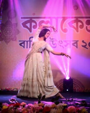 Lekha Chatterjee Instagram - 🤍🤍🤍🤍🤍❤️❤️❤️❤️❤️
.
👗@nischitasengupta