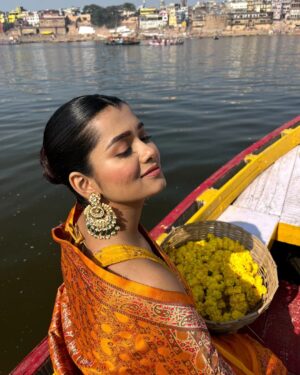 Lekha Chatterjee Instagram - Om namah shivaay 🙏❤️
.
#banaras #varanasighats #ganga #harharmahadev