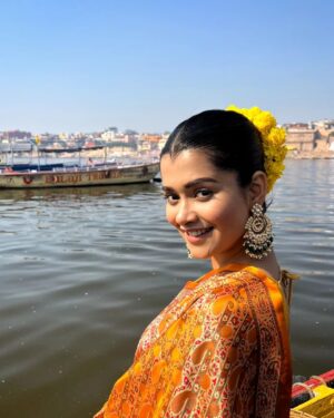 Lekha Chatterjee Instagram - Om namah shivaay 🙏❤️
.
#banaras #varanasighats #ganga #harharmahadev