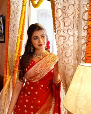 Lekha Chatterjee Instagram - ❤️❤️❤️❤️❤️Ye laal ishq ❤️❤️❤️❤️❤️
 
 ❤️❤️❤️ Gorima❤️❤️❤️

Look courtesy : @nischitasengupta ❤️❤️

#gorima #garima #starjalsha #lekha #lekhachatterjee  #love #loveforsaree #hope #laalishq #fashion #style