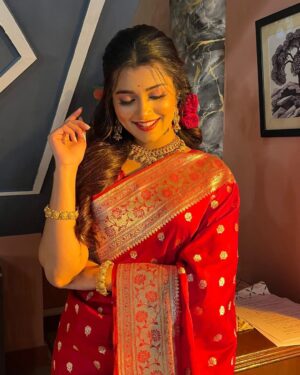 Lekha Chatterjee Instagram - ❤️❤️❤️❤️❤️Ye laal ishq ❤️❤️❤️❤️❤️
 
 ❤️❤️❤️ Gorima❤️❤️❤️

Look courtesy : @nischitasengupta ❤️❤️

#gorima #garima #starjalsha #lekha #lekhachatterjee  #love #loveforsaree #hope #laalishq #fashion #style