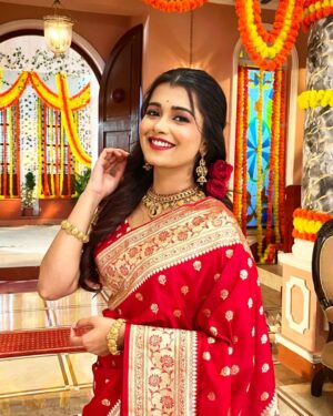 Lekha Chatterjee Instagram - ❤️❤️❤️❤️❤️Ye laal ishq ❤️❤️❤️❤️❤️
 
 ❤️❤️❤️ Gorima❤️❤️❤️

Look courtesy : @nischitasengupta ❤️❤️

#gorima #garima #starjalsha #lekha #lekhachatterjee  #love #loveforsaree #hope #laalishq #fashion #style