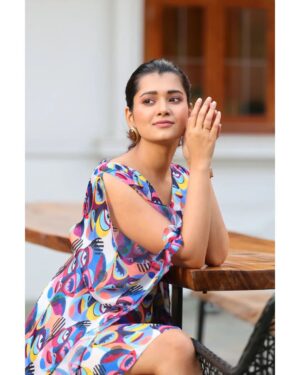 Lekha Chatterjee Instagram - For @bartaman_sukhigrihokon ... 💝💝

It's always a pleasure working with all of you ❤️
 @iamsudiptachanda @anwesha.datta @rupsu_debnath_photography @debjanighoshofficial 

#fashion #fasgionshoot #mood #2024 #newyearnewme #newbeginingns #love