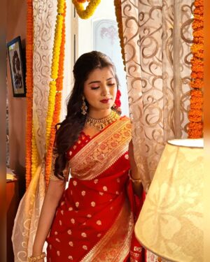 Lekha Chatterjee Instagram - ❤️❤️❤️❤️❤️Ye laal ishq ❤️❤️❤️❤️❤️
 
 ❤️❤️❤️ Gorima❤️❤️❤️

Look courtesy : @nischitasengupta ❤️❤️

#gorima #garima #starjalsha #lekha #lekhachatterjee  #love #loveforsaree #hope #laalishq #fashion #style