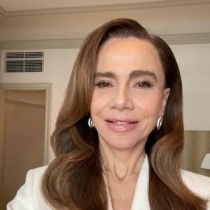 Lena Olin Instagram - These Darlings just wipe away tired ! Inside and outside! 💖💖