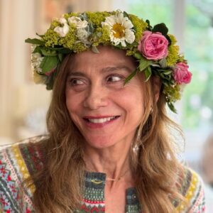 Lena Olin Instagram - Happy Midsummer! 💙💛💙💛🇸🇪
Doesn’t get more Swedish than that!