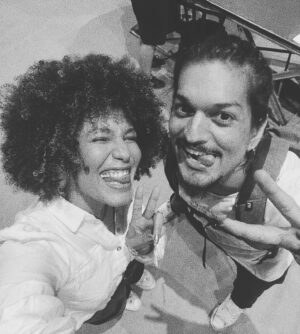 Lenita Oliver Instagram - Siiiim, Cinema Nacional 🎥…

Tô mega empolgada com esse novo projeto, quero compartilhar tudo com vocês (em Breve), tudo que posso falar agora rs … é que eu tô muito encantada por essa personagem e essa história, esse filme me toca muito!!!
É tão bom mergulhar em algo que você acredita, com uma equipe e elenco tão incrível, apaixonado pelo que faz, essa paixão que nos preenche e faz acontecer qualquer ideia lançada nesse mundo, eu sempre tive o sonho de fazer uma personagem assim e ela chegou, só agradeço a confiança e a troca com todos vocês ! 

Vem aí Ogiva 🔥

@cadurosenfeld 
@odiogomonteiro 
@morimeirelles 
@danartimos 
@luara.gonzalez 
@sarantunes 
@mario.tacach 
@monolito_producoes 
@pipocaenanquim 
@_amafe 
@fernandaribas 
@miguelribasgastal 
@nathamach 
@zequeen__ 
@fernandaribasmanagement