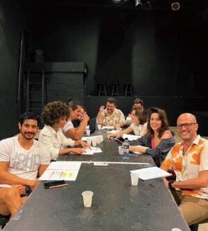 Lenita Oliver Instagram - Siiiim, Cinema Nacional 🎥…

Tô mega empolgada com esse novo projeto, quero compartilhar tudo com vocês (em Breve), tudo que posso falar agora rs … é que eu tô muito encantada por essa personagem e essa história, esse filme me toca muito!!!
É tão bom mergulhar em algo que você acredita, com uma equipe e elenco tão incrível, apaixonado pelo que faz, essa paixão que nos preenche e faz acontecer qualquer ideia lançada nesse mundo, eu sempre tive o sonho de fazer uma personagem assim e ela chegou, só agradeço a confiança e a troca com todos vocês ! 

Vem aí Ogiva 🔥

@cadurosenfeld 
@odiogomonteiro 
@morimeirelles 
@danartimos 
@luara.gonzalez 
@sarantunes 
@mario.tacach 
@monolito_producoes 
@pipocaenanquim 
@_amafe 
@fernandaribas 
@miguelribasgastal 
@nathamach 
@zequeen__ 
@fernandaribasmanagement