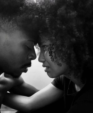 Lenita Oliver Instagram - Declaro meu GRANDE AMOR pelo CINEMA NACIONAL !

Mesmo achando que a prática e a conduta está longe de ser a ideaL dentro dessa indústria, me orgulho de fazer parte disso … Sem Romantizar ! 

Agradeço a cada um que pude trocar, contribuir com todas essas histórias, gente tô contando aqui viu, foi muito chão até aqui … muita coisa do início da minha carreira, lá atrás na minha Terrinha Recife- PE eu não sei se vocês sabem, comecei com Teatro, Maracatu e por aí vai … muita arte, muitos processos, muito preparo pra doar meu ser e ajudar a contar todas essas histórias, todas com sua importância, 
sua mensagem política e necessária, pra transformar, questionar, emocionar, Hoje e cada dia que passa, afirmo com todas as forças, todos os dias mesmo com tantas dificuldades, sem concordar com muitas coisas, 
EU NASCI PRA ISSO, sair do meu chão pra buscar meu lugar nesse mundão, foram tantas histórias nessa montanha russa 🎢 que é viver de arte, até aqui … 

Agradeço a confiança, o incentivo e fico feliz em poder contribuir com cada uma dessas histórias!
Asé 🍃✨

#cinemanacional #cinematography #actress #movie #moviescenes #blackgirlmagic