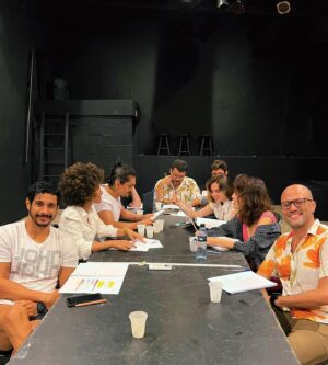 Lenita Oliver Instagram - Siiiim, Cinema Nacional 🎥…

Tô mega empolgada com esse novo projeto, quero compartilhar tudo com vocês (em Breve), tudo que posso falar agora rs … é que eu tô muito encantada por essa personagem e essa história, esse filme me toca muito!!!
É tão bom mergulhar em algo que você acredita, com uma equipe e elenco tão incrível, apaixonado pelo que faz, essa paixão que nos preenche e faz acontecer qualquer ideia lançada nesse mundo, eu sempre tive o sonho de fazer uma personagem assim e ela chegou, só agradeço a confiança e a troca com todos vocês ! 

Vem aí Ogiva 🔥

@cadurosenfeld 
@odiogomonteiro 
@morimeirelles 
@danartimos 
@luara.gonzalez 
@sarantunes 
@mario.tacach 
@monolito_producoes 
@pipocaenanquim 
@_amafe 
@fernandaribas 
@miguelribasgastal 
@nathamach 
@zequeen__ 
@fernandaribasmanagement