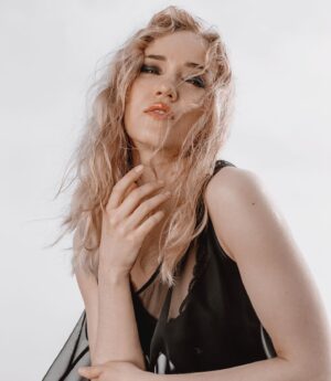 Lenita Susi Instagram - Nää kuvat 🥰🔥

Mua @sjumakeup 
Photographer @photos_by_kariliis