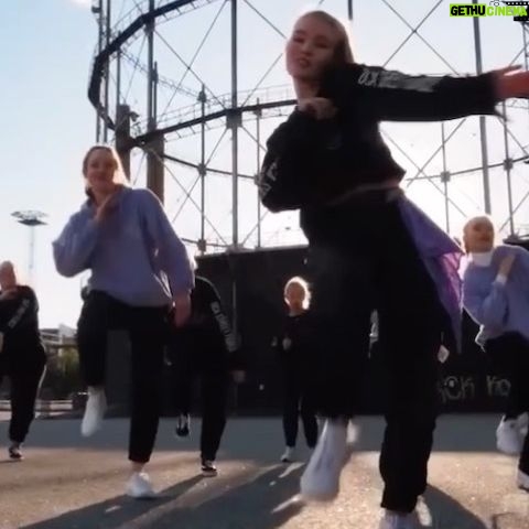 Lenita Susi - 496 Likes - 💜💜💜
Videographer @double_deuce_production
Choreography by @sanna_dance and @linda_ilves
Dancing with me @mindanniina @bellabeata @janinajessicaa @olivia_elinah @vilyae @heidi.annika