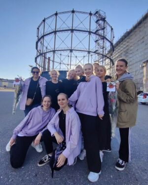 Lenita Susi Instagram - Street Force dance crew 2019-2020 💜
We were finally able to film our final project together yesterday. I’m going to miss you guys!