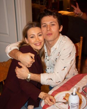 Leo Howard Instagram - Merry Christmas to you and yours from me and mine. I promise in spite of my face I’m not captive. 💙