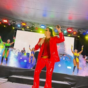 Leo Rey Instagram - GRACIAS A LAS MÁS DE 18 MIL PERSONAS QUE CANTARON Y BAILARON JUNTO A NOSOTROS 😎❤️