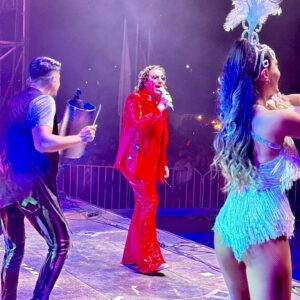 Leo Rey Instagram - GRACIAS A LAS MÁS DE 18 MIL PERSONAS QUE CANTARON Y BAILARON JUNTO A NOSOTROS 😎❤️