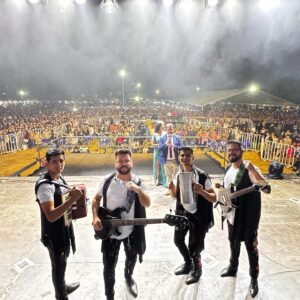 Leo Rey Instagram - GRACIAS A LAS MÁS DE 18 MIL PERSONAS QUE CANTARON Y BAILARON JUNTO A NOSOTROS 😎❤️