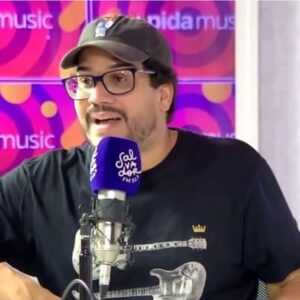 Léo Sampaio Instagram - “As mídias sociais deram o direito à fala a legiões de imbecis que, anteriormente, falavam só no bar, depois de uma taça de vinho, sem causar dano à coletividade.”Umberto Eco, escritor