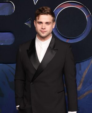 Leo Woodall Instagram - Jolly ol’ time at the Emmys 🕺

@emporioarmani 
@chrisbrownstylist 
@remba_