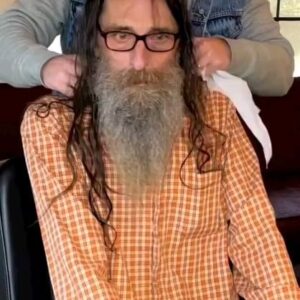 Leon Logothetis Instagram - Kindness changes the world. Fact 🔥❤️

chanthebarber_1’s client—who hadn't had a haircut in years while homeless—undergoes a transformation. I love how he becomes relaxed under the caring hands of the barber. ❤️ 
#loveisallyouneed
Reposted from goodnews_movement

#kindness #thekindnessdiaries #leonlogothetis #bekind #gobekind #randomactofkindness #spreadkindness #kindnessmatters #choosekindness #channelkindness #kindnessrocks #youmatter #kindnessdiaries #randomactsofkindness #alwaysbekind #rak #kindnessisstrength #empathymatters #attitudeofgratitude #kindnesssuperhero #gobebrave