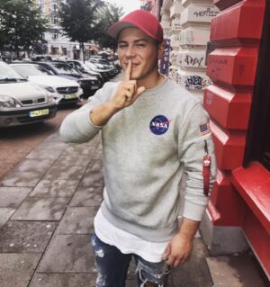 Leon Machère Instagram - In genau zwei Tagen, gebe ich was ganz krasses bekannt !!!! Glaubt mir 👏🏼😏