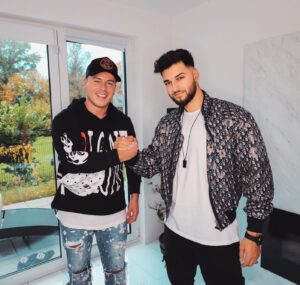 Leon Machère Instagram - MusikVideo ist jetzt ONLINE !!! 🚨🚔 @apored
