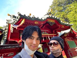Léona Hirota Instagram - 11日は朝からクラブでの撮影
車椅子で撮影するのは嫌なんで痛み止めMAX過ぎ服用してなんとか😂
案の定、一昨日は朝から歩けず😅杖を買わないかんなと😂
ヒロムくんに明日は結婚記念日なんだがと言われ…😂😂😂しまった…また忘れていた😅全ての記念日についていけない私の性格…申し訳ない…
昨日は朝から式を挙げた箱根神社に無事4年の月日を一緒に過ごせた事を報告に行ってきました🍀
式を執り行ってくださった禰宜の柘植さんもいらっしゃってご挨拶も出来て良かった✨
次は階段をのぼりたい😂

#箱根神社の巫女さんが私のインスタを見てくれてるの嬉しかった
#二拠点生活
#手術はもういやだ😂から水泳頑張る