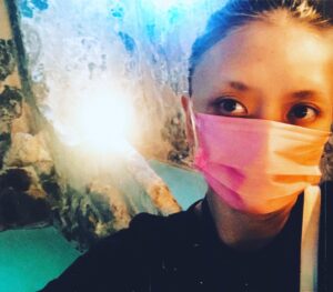 Léona Hirota Instagram - ワクチン打てないから温泉療養がてら田舎にこもって5日目…
ワクチン打てないのは肺癌の手術後だからではなく
肺気胸だからではなく
重大な副反応を起こす可能性が極めて高い体質である事をドクターが判断したからです
ICUのある病院が私のような人でも受け入れてくれたら打てるかもしれません

これで少しでも良くなったら有難い😂
結局ロケハンしちゃうんだけどね😅
仕事はリモートと電話…
早く現場復帰出来るように頑張るね💪
続きは明日にする😂