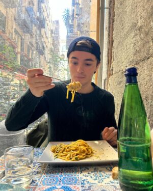 Leonardo Cecchi Instagram - Napoli & Bologna ✨🍝
.
.
.
#travel #italy #food #travelfood #couple