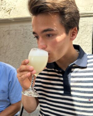 Leonardo Cecchi Instagram - Perù 🇵🇪 
First chicharron
Pisco sour
Arroz con pato 
Lima