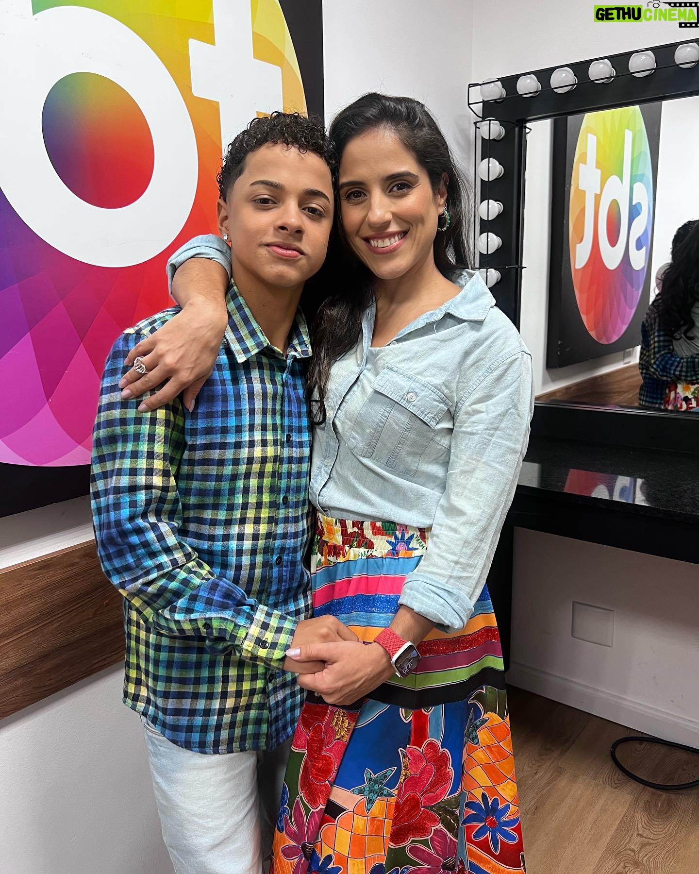 Leonardo Oliveira - 28.6K Likes - Encontro que estávamos esperando ❤️ minha mãe de ficção @camilla_camargo adorei te encontrar e matar a saudade ❤️