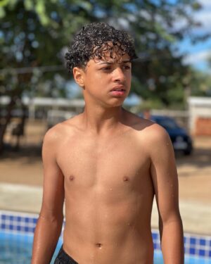 Leonardo Oliveira Instagram - Quem me protege não falha 🙏🏼☀️