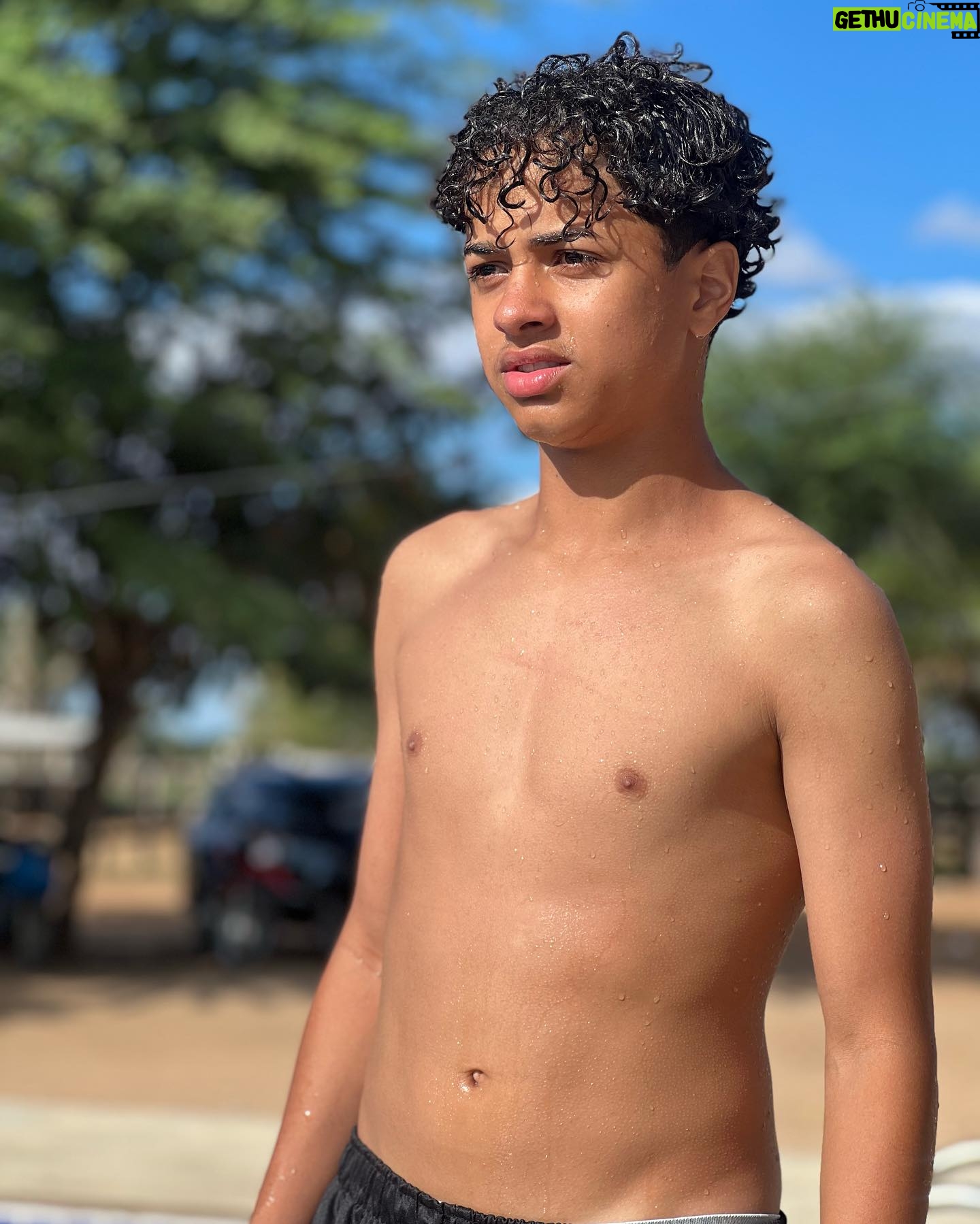 Leonardo Oliveira - 6.4K Likes - Quem me protege não falha 🙏🏼☀️