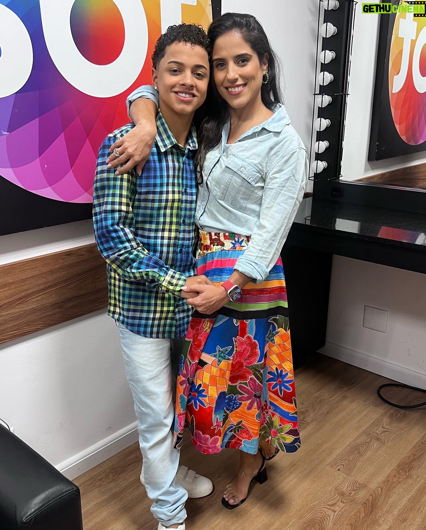 Leonardo Oliveira - 28.6K Likes - Encontro que estávamos esperando ❤️ minha mãe de ficção @camilla_camargo adorei te encontrar e matar a saudade ❤️