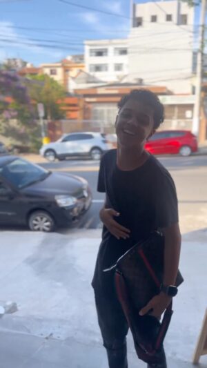 Leonardo Oliveira Instagram - QUE PERIGO 😱 
O que as pessoas não fazem por uma taça gelada RC nesse calor, né ? 🥵 

😋 Que a nossa doçura seja contagiante!

⬇️ Conheça nossas Lojas Físicas 

📍Rua Nilo Peçanha 125, Assunção-SBC
📍Avenida Itamarati 214, Santo André-SP
📍Rua José D’angelo 360, Terra Nova-SBC