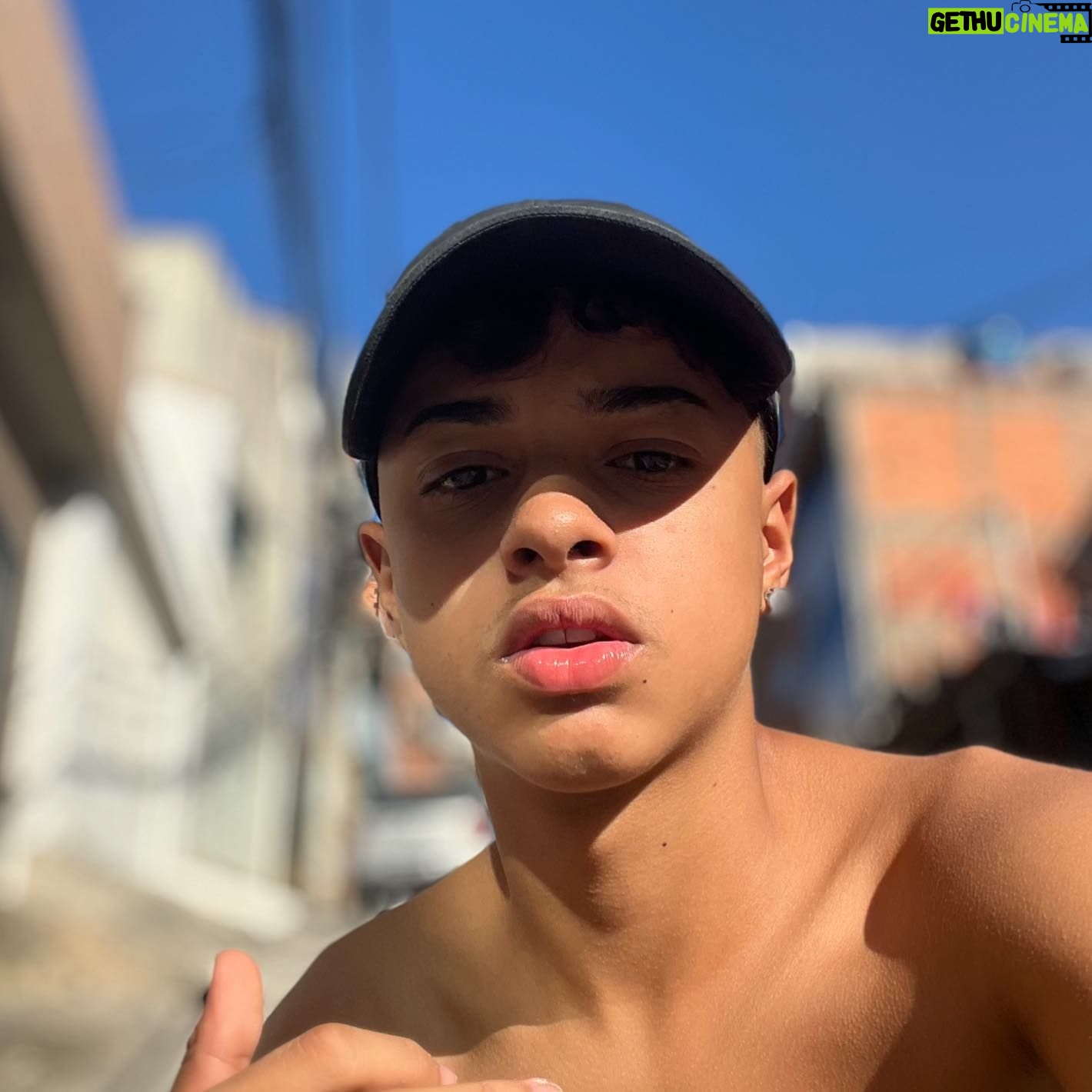 Leonardo Oliveira - 3 Likes - Sabadou!😎
#leonardooliveira #carinhadeanjo #seubagunça #cute #compartilhe #sbt #ator #artista #blogueiro