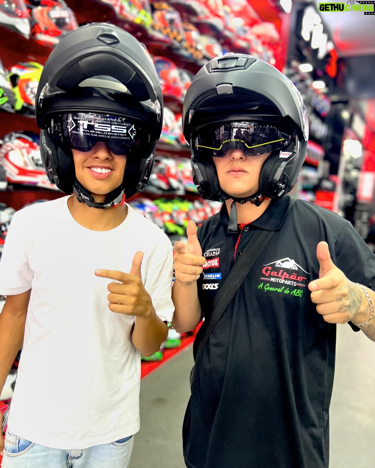 Leonardo Oliveira - 3 Likes - Aquela visita na @galpaomotoparts pra da uma revisada monstra na moto do coroa 😎
#galpaosalvou #leonardooliveira #curte #compartilhe