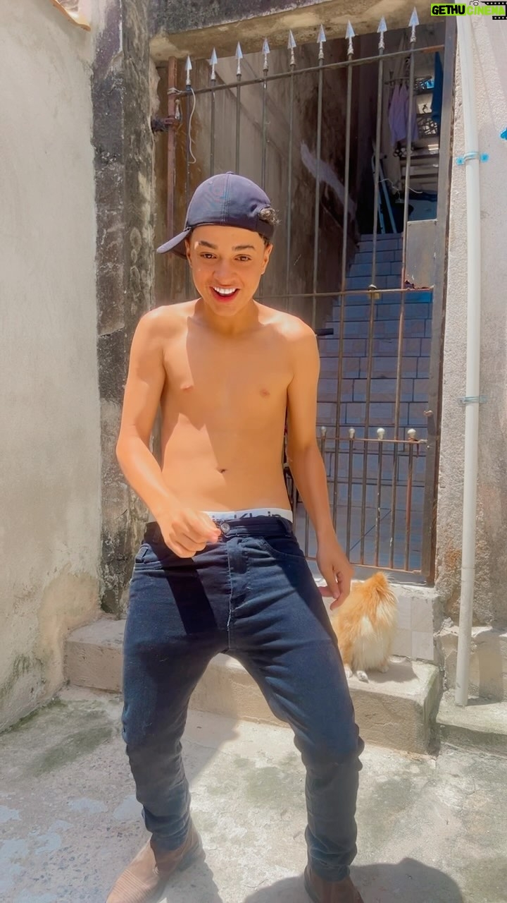 Leonardo Oliveira - 48.9K Likes - Marca a pessoa pra dançar este forró comigo 😅 quem será que vai aguentar 🕺🏻😅
#dançinha #forró #compartilhe #leonardooliveira