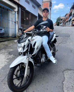 Leonardo Oliveira Instagram - Ela 😍🏍️🍀 ou 13k qual vc iria escolher ? Link na bio