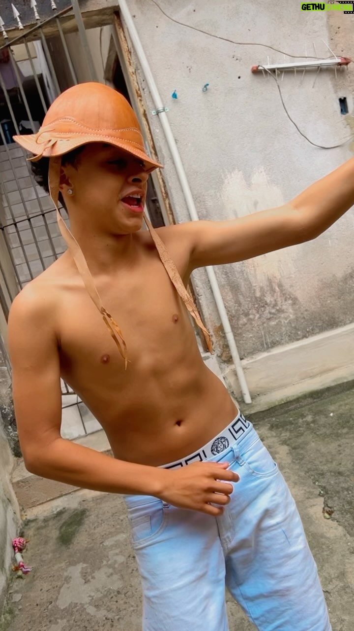 Leonardo Oliveira - 47.5K Likes - Quando começa tocar Guilherme silva eu fico como ? 😅😂👏🏼 quem mais compartilhar e comentar irei stalkear e escolher 2 seguidores pra divulgar nos meus stories 💥💥
#forro #dancinha #curte #compartilhe