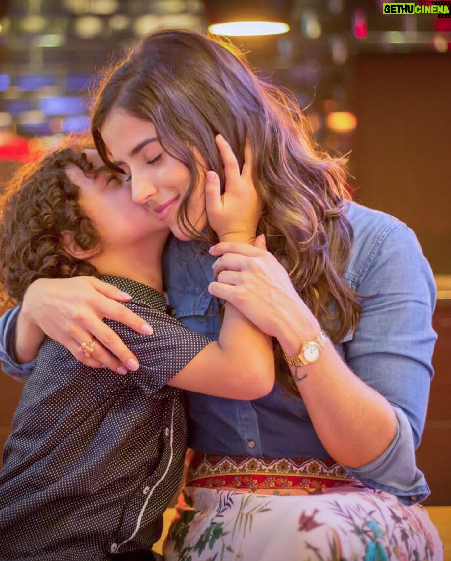 Leonardo Oliveira - 28.6K Likes - Encontro que estávamos esperando ❤️ minha mãe de ficção @camilla_camargo adorei te encontrar e matar a saudade ❤️
