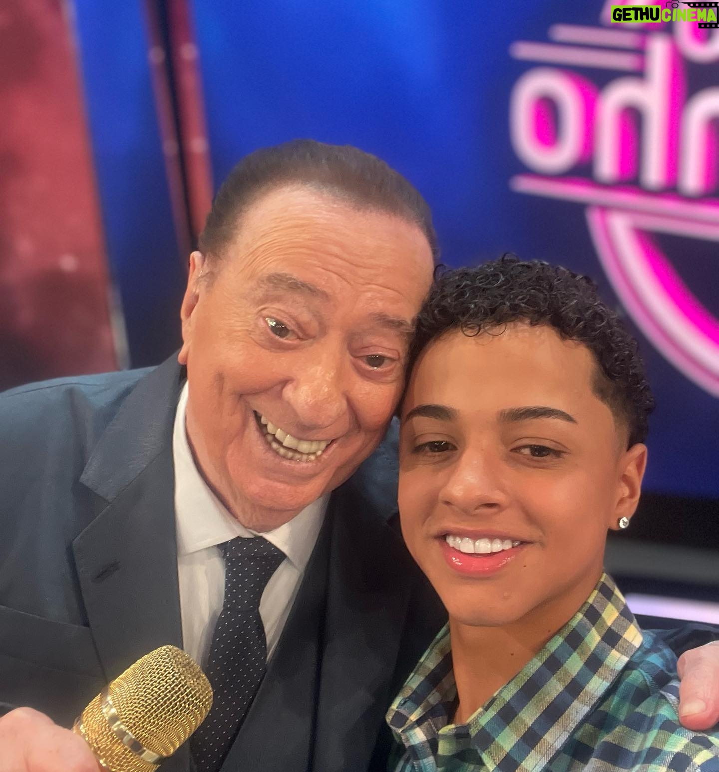 Leonardo Oliveira - 8.4K Likes - Tá chegando sábado o dia que vou está com o vovô @raulgil3 no @programaraulgil quero todos assistindo está incrível o programa junto com meus colegas de novelas do sbt , espero todos ligadinho.