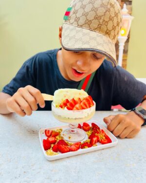 Leonardo Oliveira Instagram - Hoje foi dia de conhecer a melhor confeitaria do grande ABC @regianecanutoconfeitaria 😋❤️👏🏼👏🏼 aqui tem as melhores sobremesas e salgados que você pode imaginar 😃👏🏼👏🏼.

#cute #compartilhe #leonardooliveira