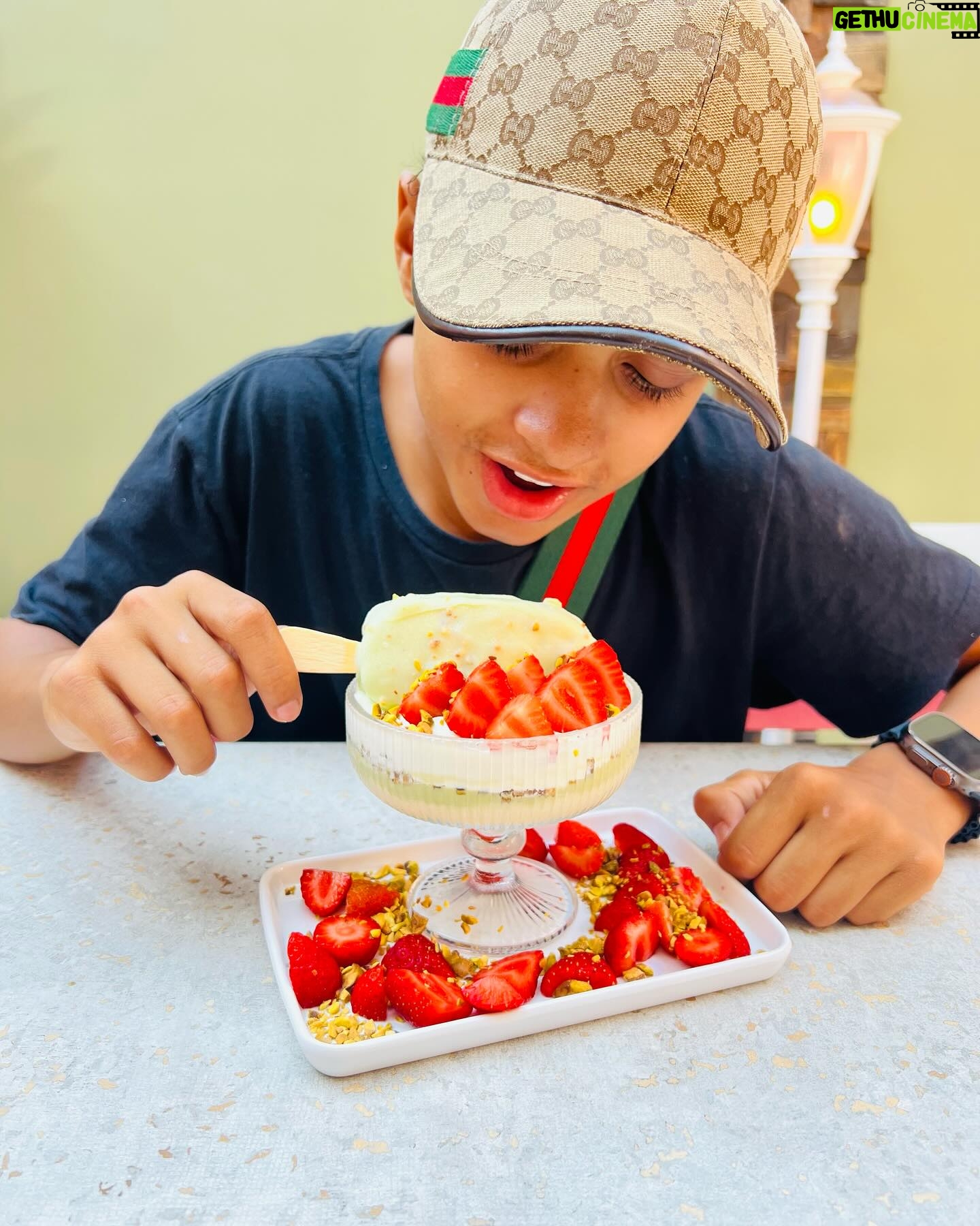 Leonardo Oliveira - 3 Likes - Hoje foi dia de conhecer a melhor confeitaria do grande ABC @regianecanutoconfeitaria 😋❤️👏🏼👏🏼 aqui tem as melhores sobremesas e salgados que você pode imaginar 😃👏🏼👏🏼.
#cute #compartilhe #leonardooliveira