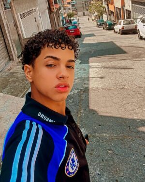 Leonardo Oliveira Instagram - Obrigado por ter cada um de vocês aqui comigo 

❤️ #1m #leonardooliveira