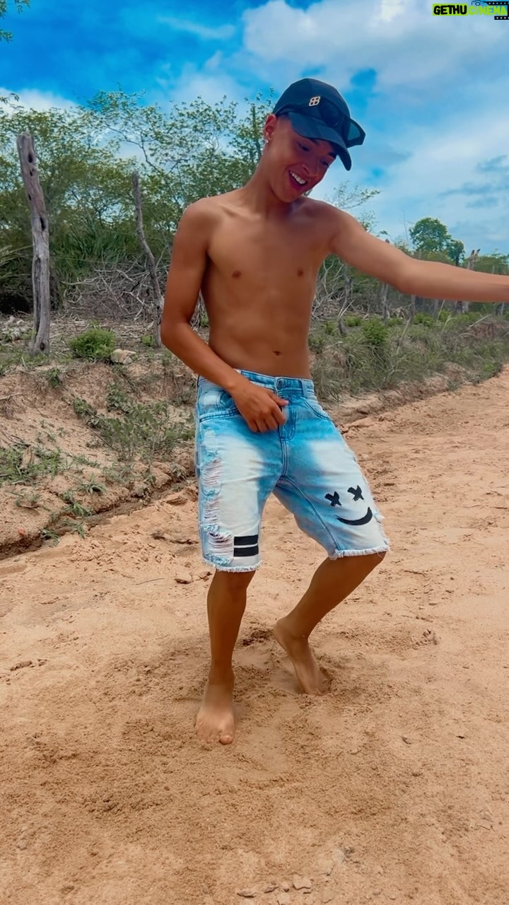 Leonardo Oliveira - 11.5K Likes - Este samba tá só o sucesso aqui na Bahia 💥😎 samba do coroa
Quem vem dançar essa comigo ?
#dançinha #sambadocoroa #curte #compartilhe