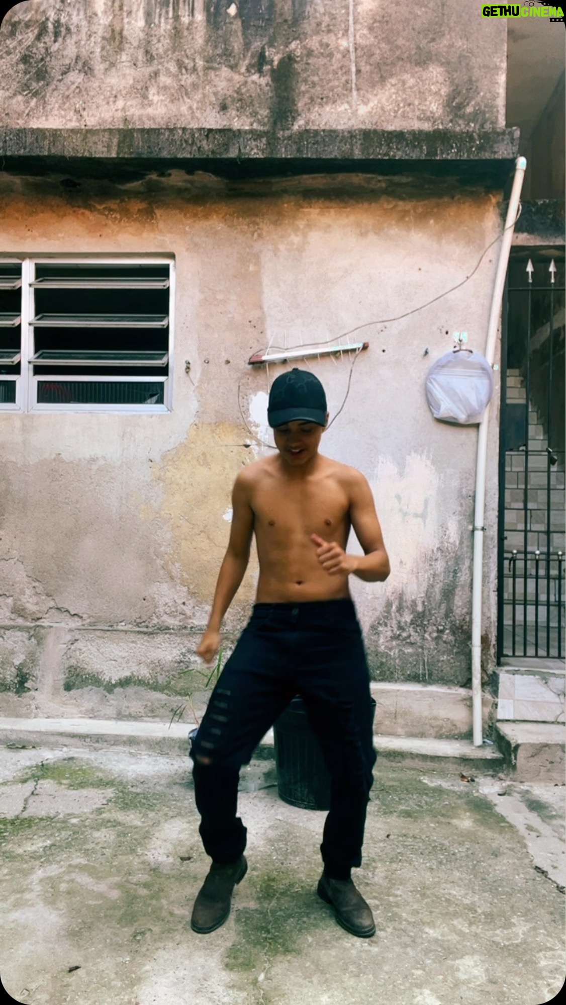 Leonardo Oliveira - 3.5K Likes - ESTOU VICIADO NESSA MÚSICA 😅
#dance #forró #comedia #fyp #visual