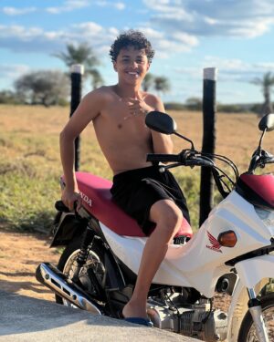 Leonardo Oliveira Instagram - Tbt da Bahia que amo ,ponto novo fazenda caiçara❤️

#tbt #tbt❤️ #bahia #pontonovo #leonardooliveira